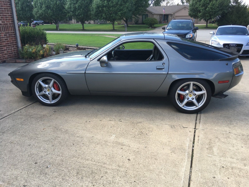 Illustration for article titled At $8,500, Could This 1985 Porsche 928 S Put Some Grand in Your Touring?